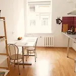 Bright Spacious Apartment With Street Parking